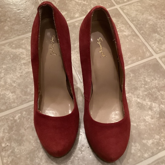 ~ Spiegel Red Suede Stiletto Pumps, SOLD AS-IS ~ - Picture 2 of 14